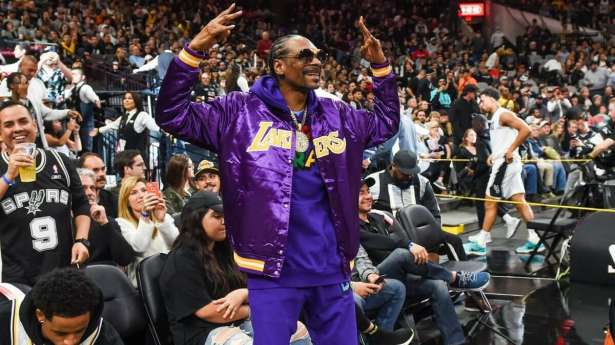 ஒலிம்பிக் தீபத்தை ஏந்தும் - அமெரிக்காவின் பிரபல பாடகர் Snoop Dogg ...!