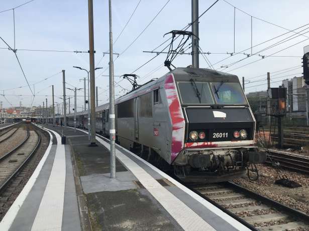 தடைப்பட்ட Paris-Clermont தொடருந்து! - ஐந்துமணிநேரம் கடும் குளிரில் சிக்கிய பயணிகள்!