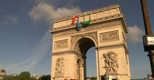 Arc de Triomphe இல் அமைக்கப்பட்ட பரா-ஒலிம்பிக் இலட்சணை..!