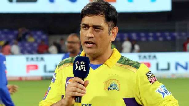 தோனியை யாராலும் கேள்வி கேட்க முடியாது..! CSK வீரர் 