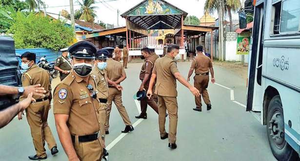 யாழில் பரபரப்பை ஏற்படுத்திய பெண்கள் தலைமையிலான கொள்ளை கும்பல்