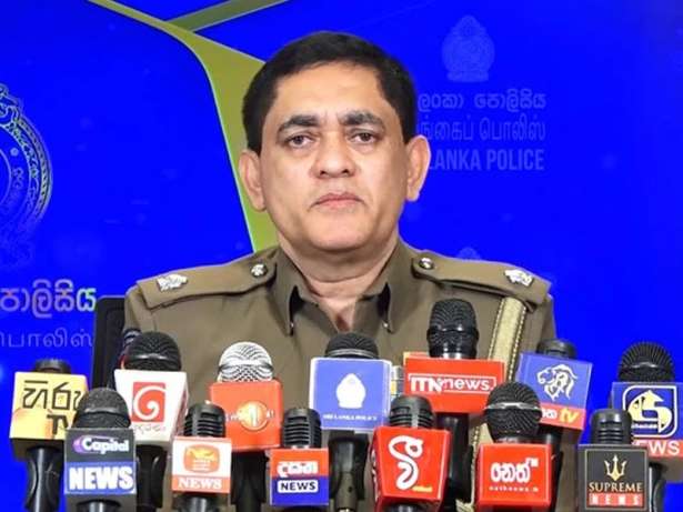 செல்பி புகைப்படங்களை வௌியிட வேண்டாம் என இலங்கை மக்களுக்கு பொலிஸார் எச்சரிக்கை