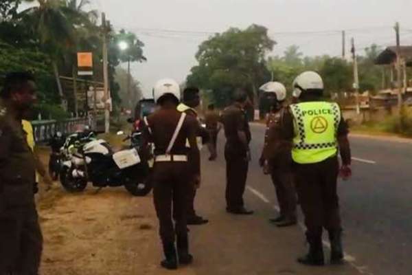 இலங்கையில் இரு குழுக்களுக்கு இடையில் பெரும் மோதல் - பலர் படுகாயம்