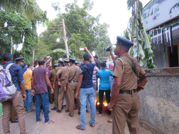 வவுனியாவில் கூரிய ஆயுதத்தால் தாக்கப்பட்டு யுவதியொருவர் மரணம்