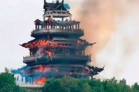 சீனாவில் பழமையான கோயிலில் தீ விபத்து