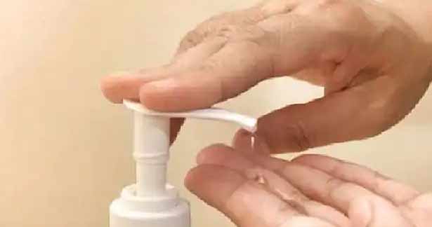 Sanitizer  பயன்படுத்தினால் கண் பார்வை போகலாம் 