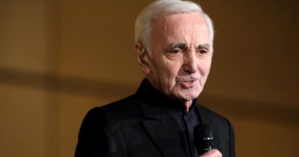 Charles Aznavour :  இசை உலகின் மன்னன் - வாழ்க்கை வரலாறு!!